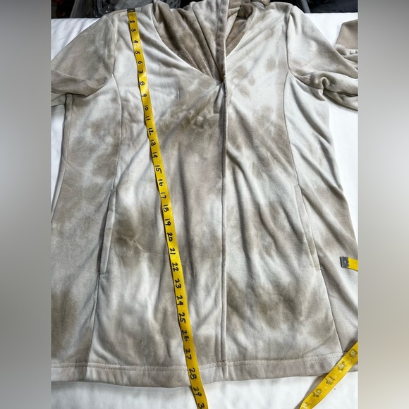 BAGATELLE Tan and white tie dye wide collar sweatshirt size M - Picture 15 of 15